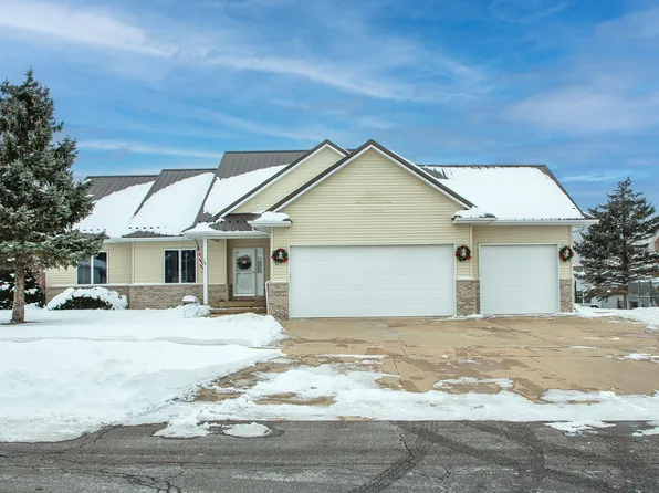 1211 Dalton Dr, Waverly, IA 50677