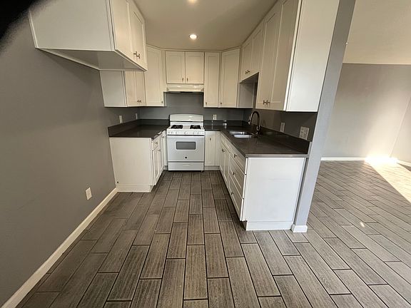 5th image of 640 Ivy St APT 202