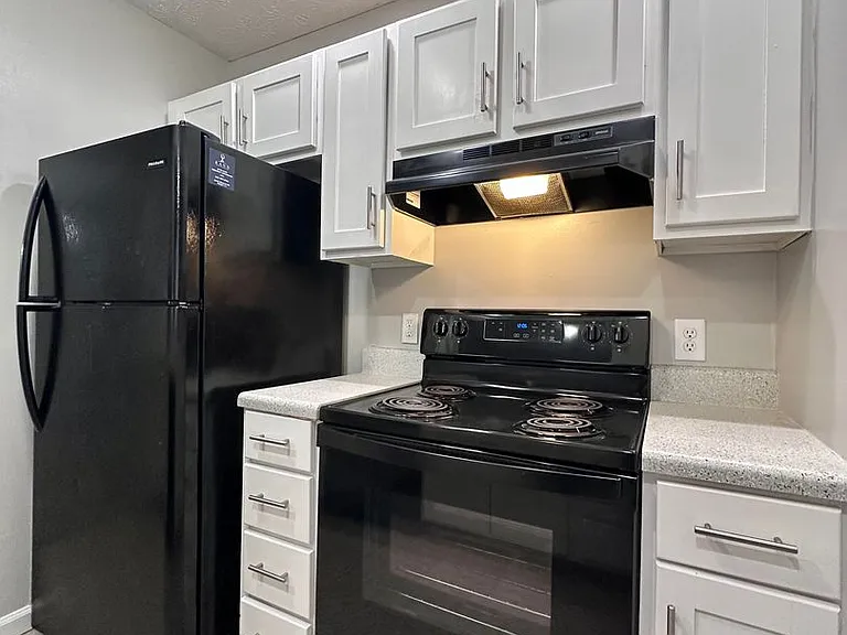 Breckenridge Apartment Homes — Photo 26