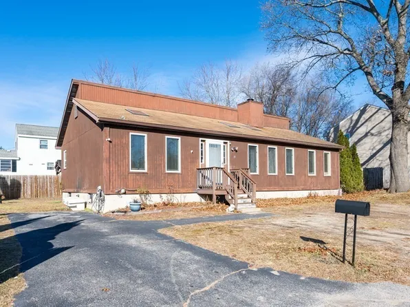 17 Cunningham St, Lowell, MA 01852