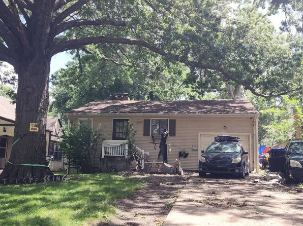 3005 SW Huntoon St, Topeka, KS 66604