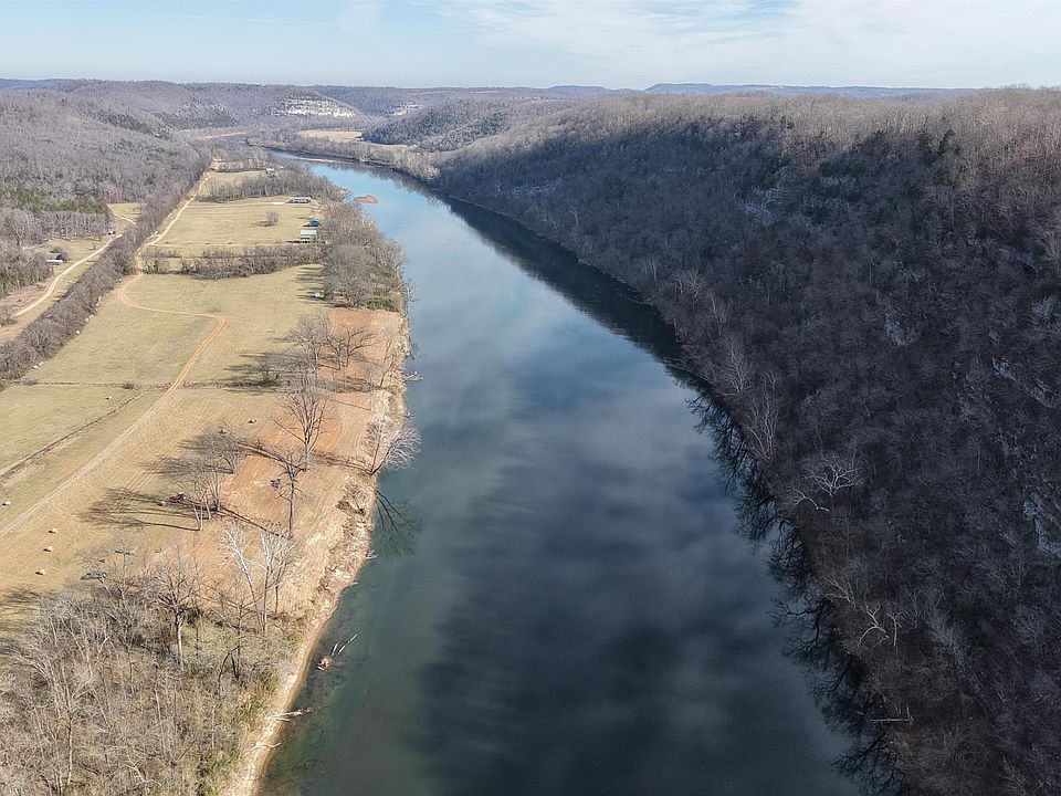 1st image of 9 W Schoolhouse Hollow Rd
