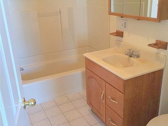 5th image of 288 Salem St #1