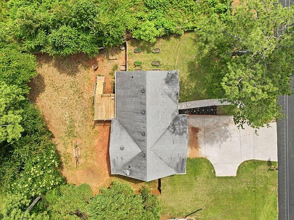 3rd image of 201 Hickory Ln