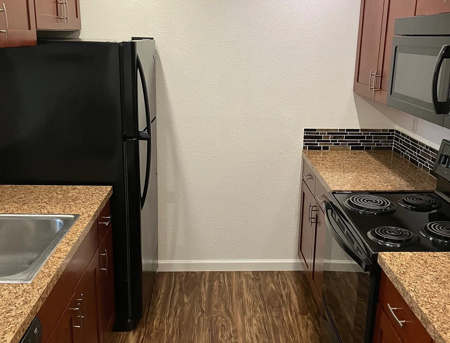 Heatherstone Park Apartments — Photo 1
