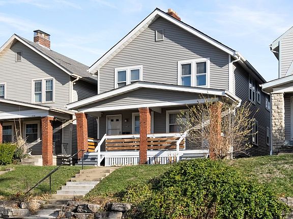 2nd image of 2712 Calumet St