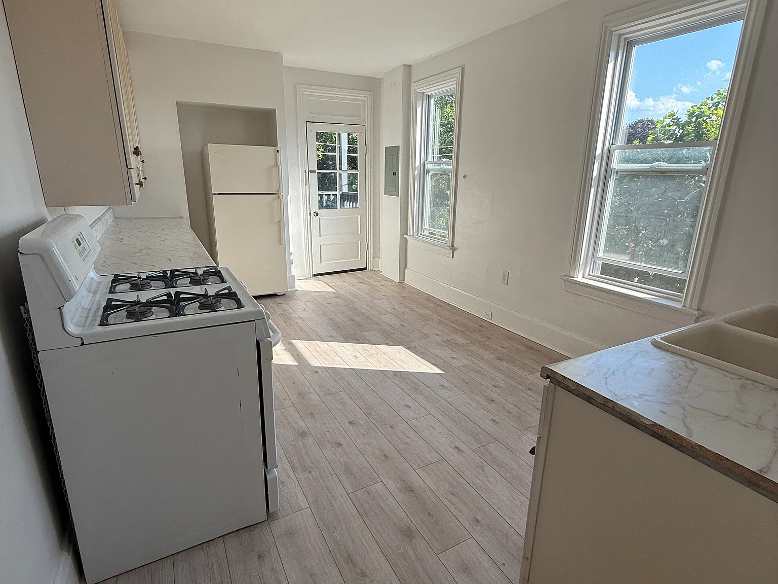 331 Maclay St — Photo 3