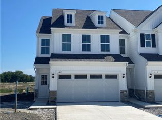 687 Harbour Town Ct, Avon Lake, OH 44012