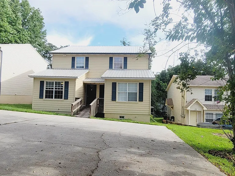 836 W Georgia St #B — Photo 2