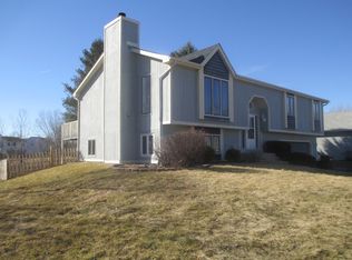 1340 Portage Ln, Woodstock, IL 60098