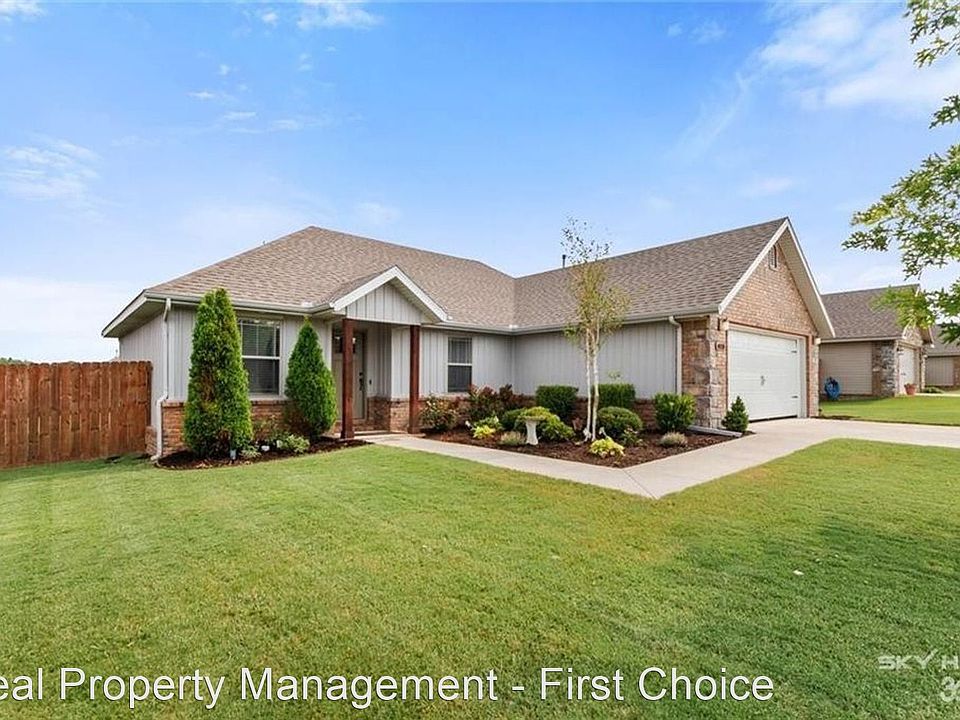 1st image of 820 Crawford Ln
