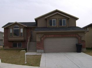 849 W Pebble Brook Dr, Pleasant View, UT 84404