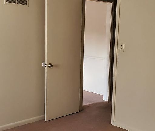 3rd image of 11604 E Lexington Ave