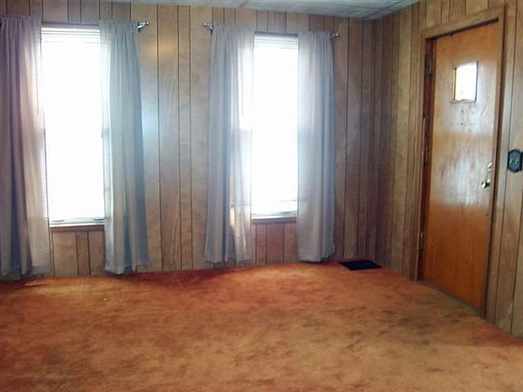 3rd image of 1011 Auburn St
