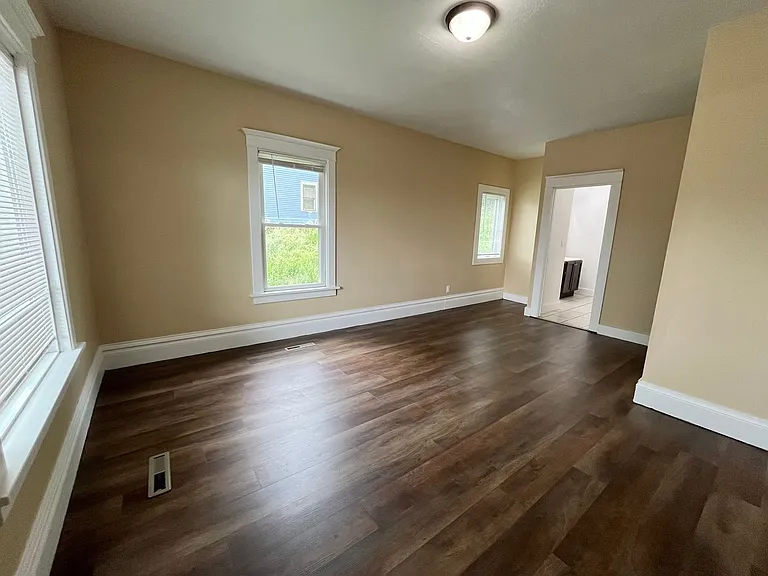 223 N Minnesota Ave — Photo 4
