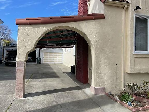 3rd image of 1112 Sanchez Ave