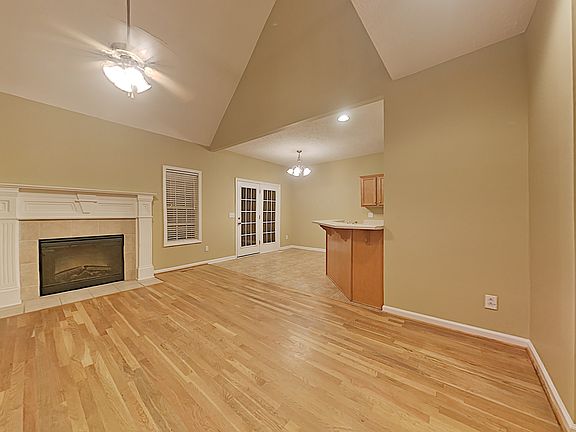 4th image of 2500 Oak Hill Dr