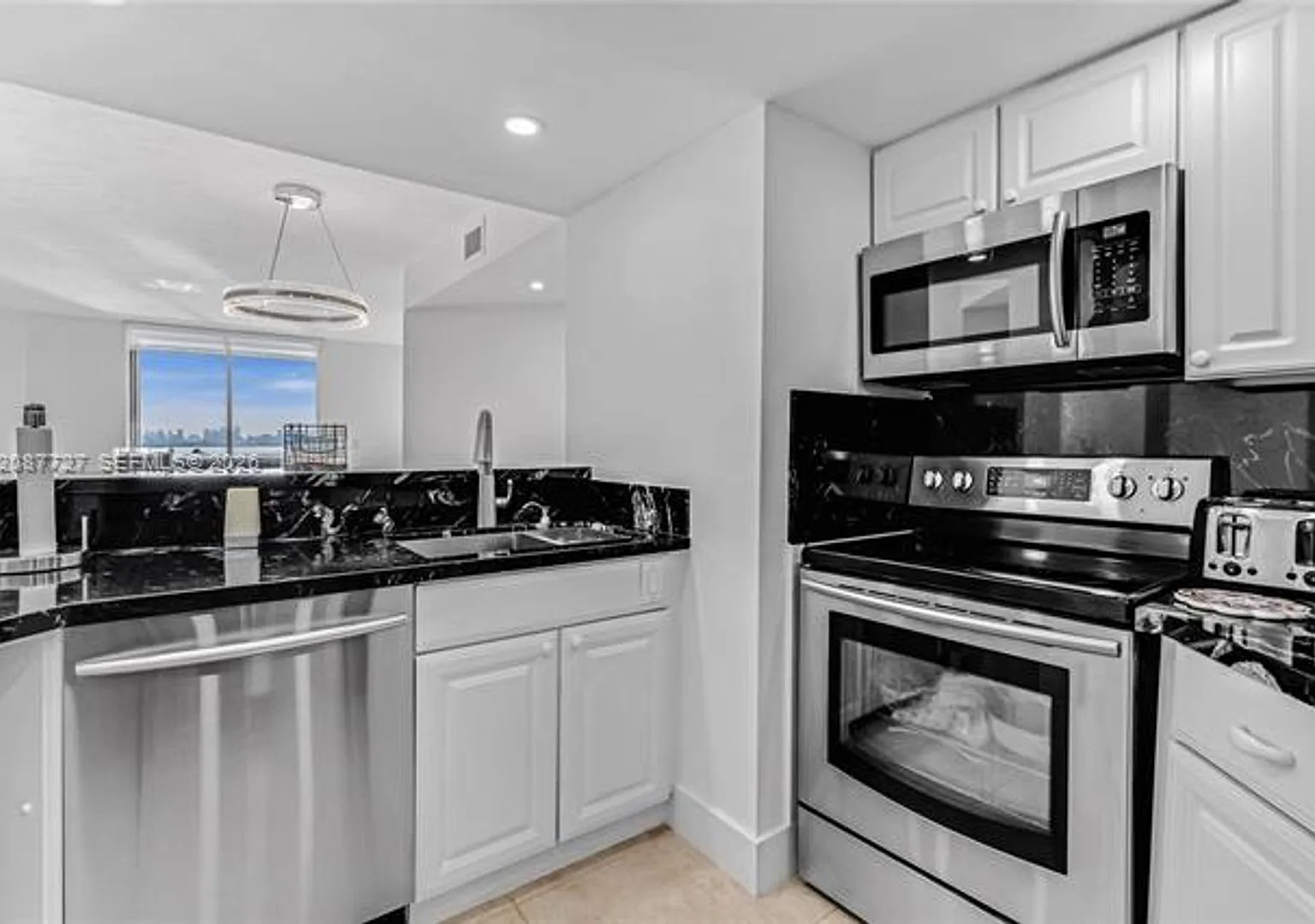 5880 Collins Ave cu-PH3, Miami Beach, FL 33140 — Photo 1