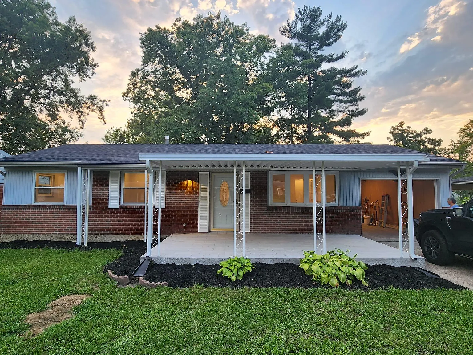 3 bed, 1038 sqft, $2,100 — Photo 1