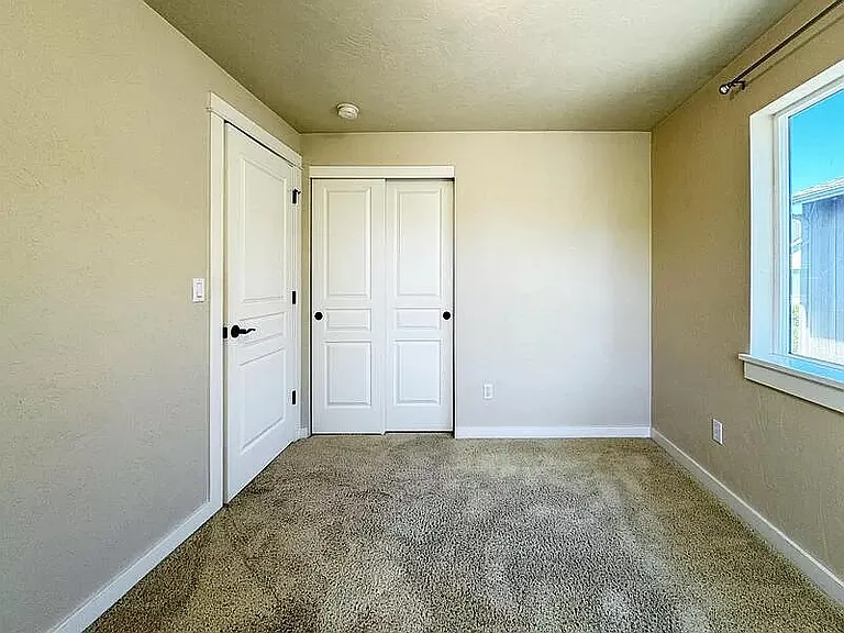 2523 Mountain Ter — Photo 32