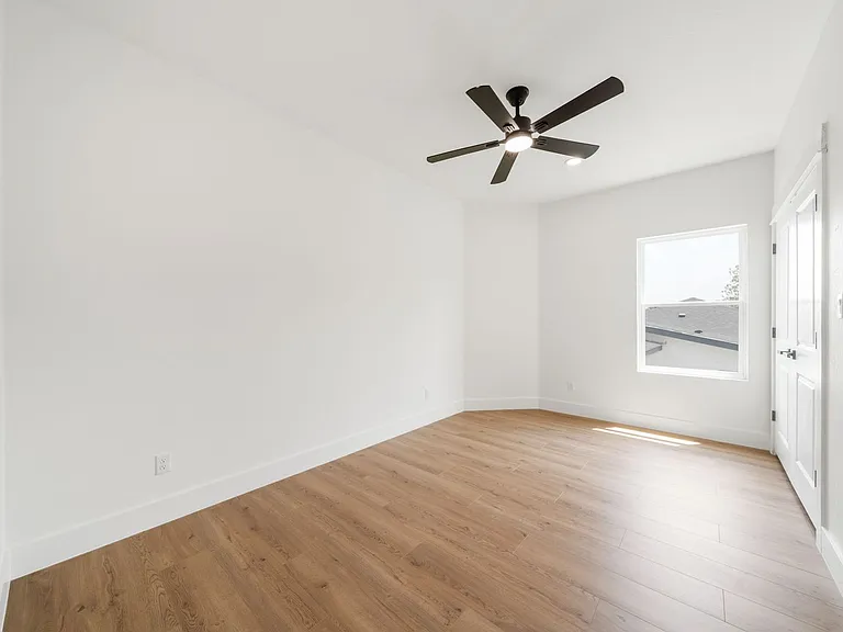 247 Princeton Ave #201 — Photo 15