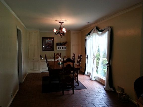 3rd image of 50 Knoll Cir