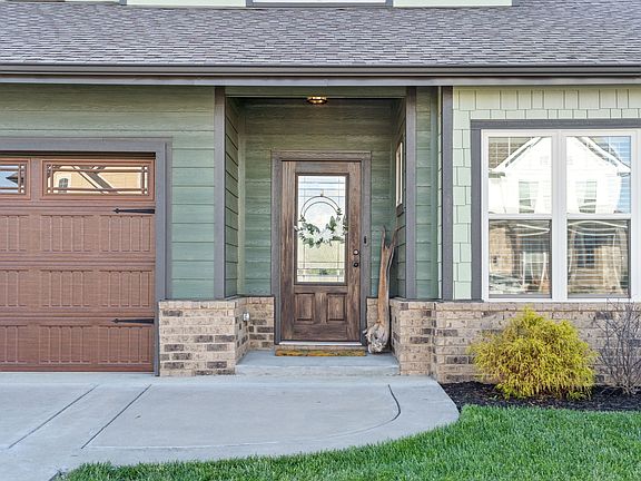 4th image of 1412 Hereford Blvd