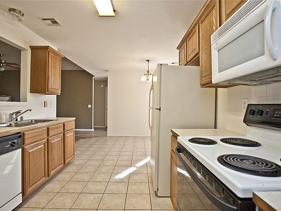 3rd image of 540 Walker St