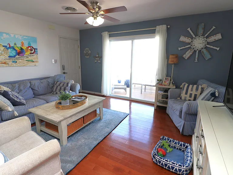 20 N Clermont Ave #B — Photo 6