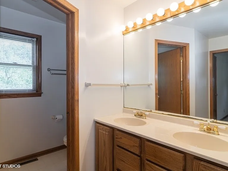 106 E Fox Rd — Photo 11
