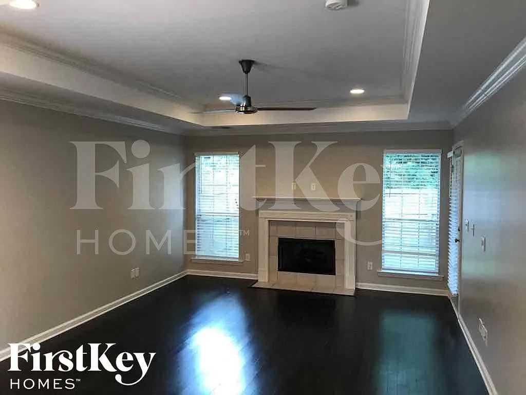 3 bed, 2.0 bath, 1380 sqft, $1,930 — Photo 4