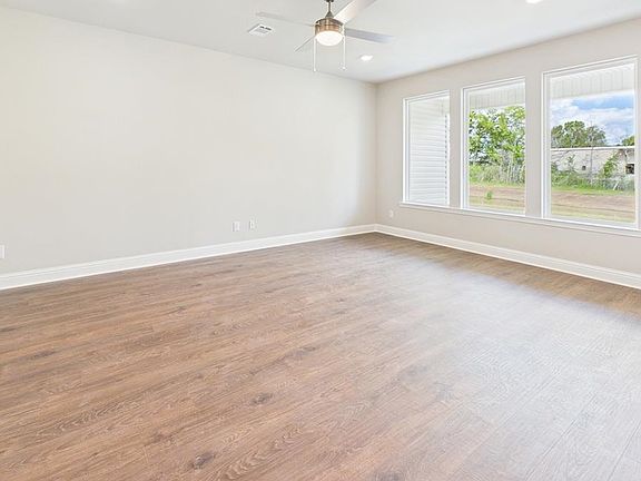 5th image of 3004 N Ridge Rd