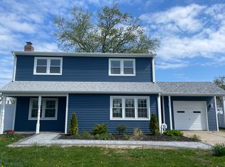23 Chase Ln, Levittown, NY 11756