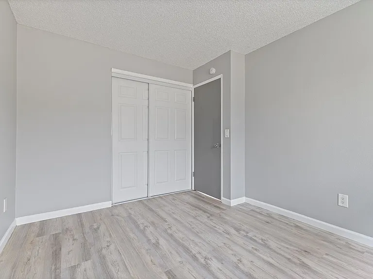 Executive East — Photo 25