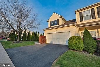 4th image of 27 Cobblestone Dr