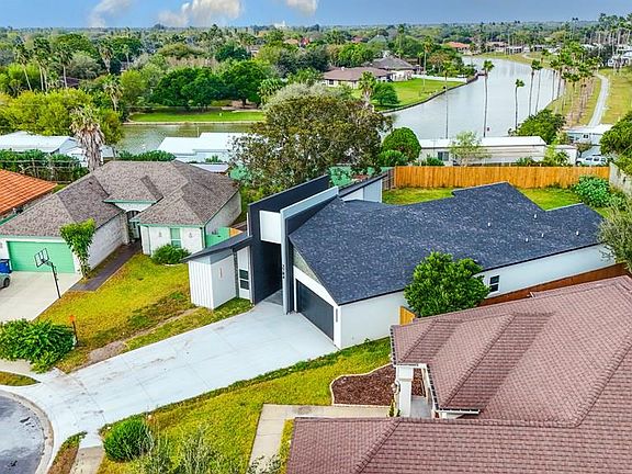 3rd image of 3784 Magali Cir