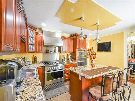 4th image of 701 Milan St