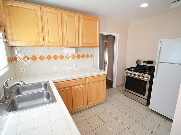 4th image of 711 Pine Dr