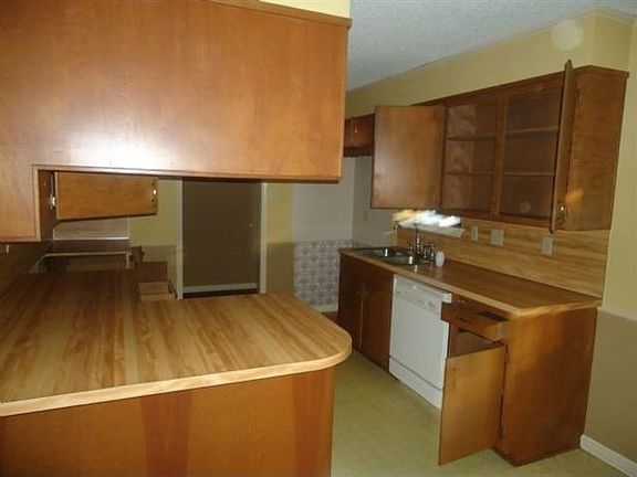 4th image of 7819 S Pinewood Dr
