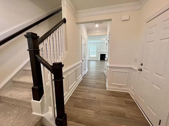 3rd image of 324 Highview Dr
