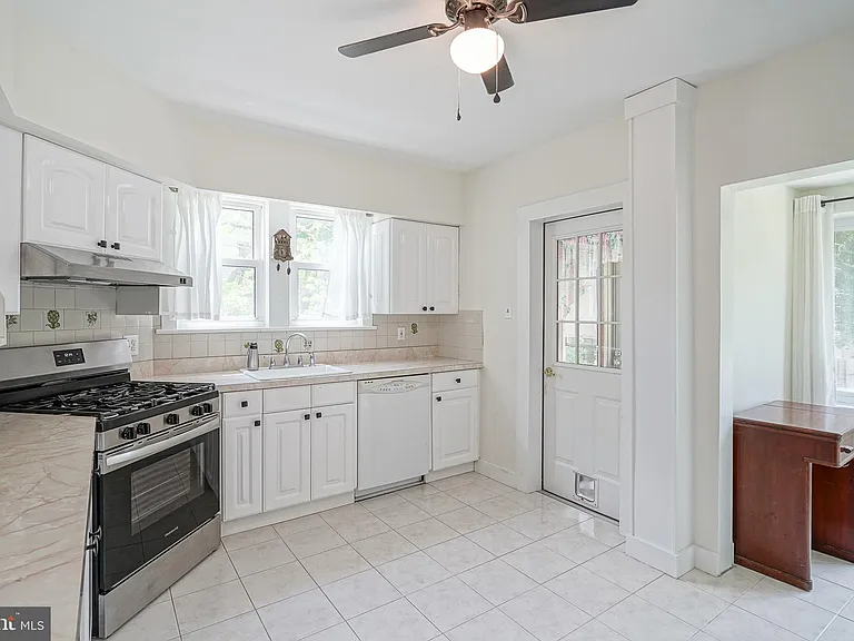 158 Wyoming Ave — Photo 12