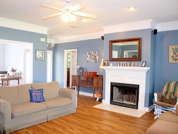 5th image of 218 Saint Clair Dr
