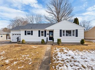 35 Surrey Ln, Norwich, CT 06360