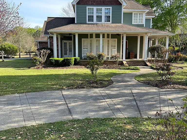 360 Indian Hills Dr — Photo 1