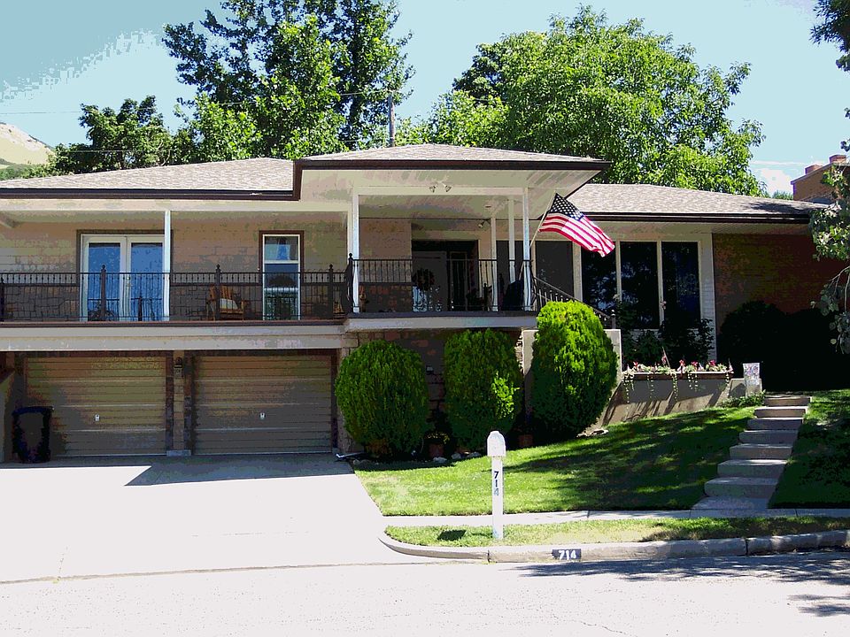 Front of home, looking east.