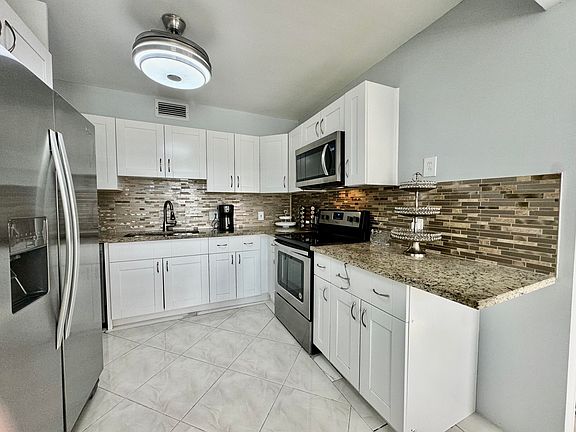 2nd image of 4031 Lincoln Pl