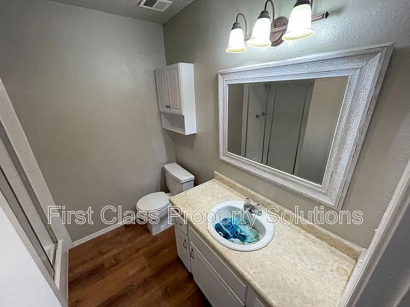 3 bed, 2.0 bath, 1450 sqft, $1,075 — Photo 4