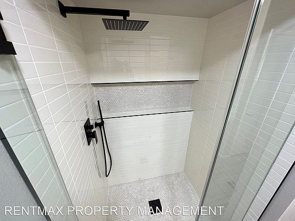 5th image of 321 Caracas Dr