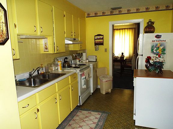 3rd image of 820 NE 11th Ave