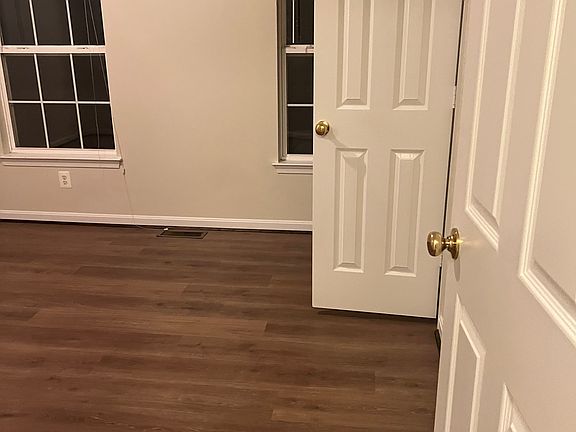 4th image of 22954 Fontwell Sq